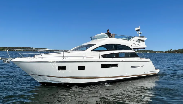 Fairline - Image 1